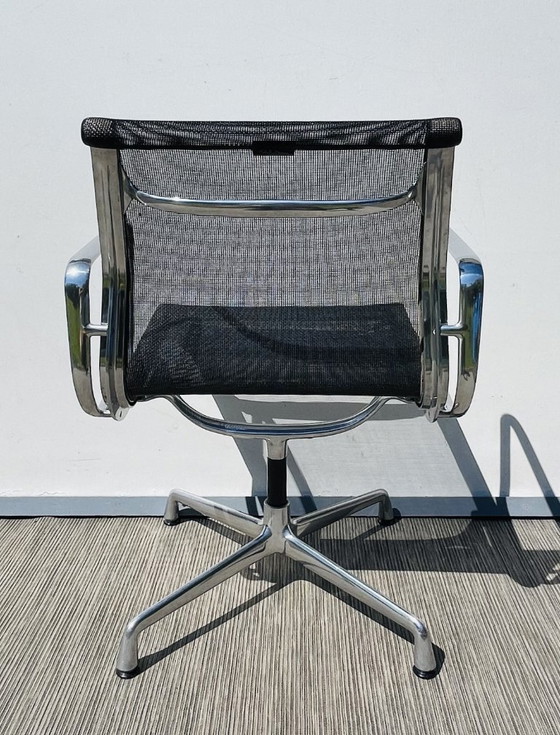 Image 1 of Paar van Vitra Eames Vintage Alu Group armstoelen