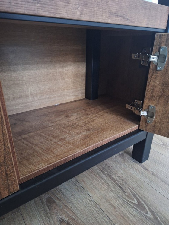 Image 1 of Intérieur (Livre) Armoire