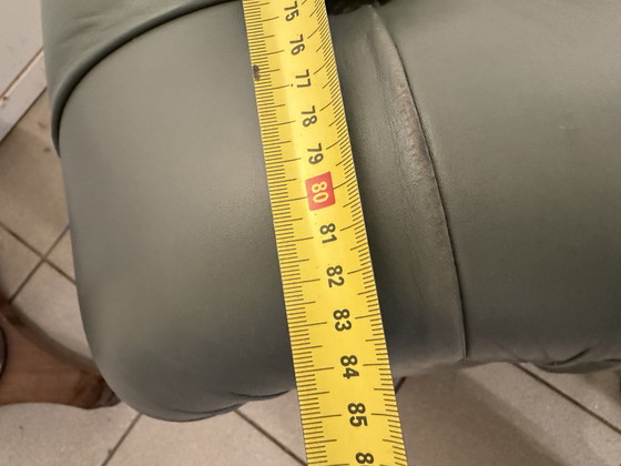 Image 1 of Canapé Chesterfield spacieux en cuir 2 places