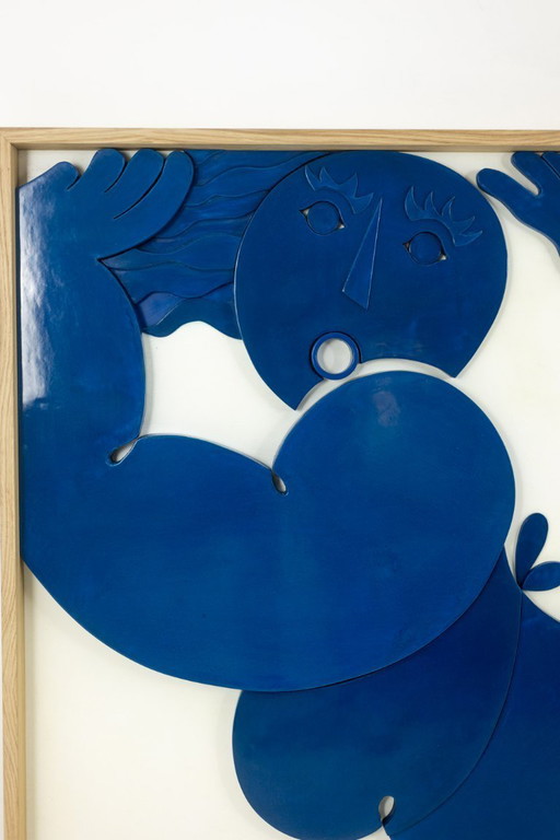 Pannello in bassorilievo intitolato "Je nage dans le bonheur" ("Nuoto nella felicità"). Contemporaneo.