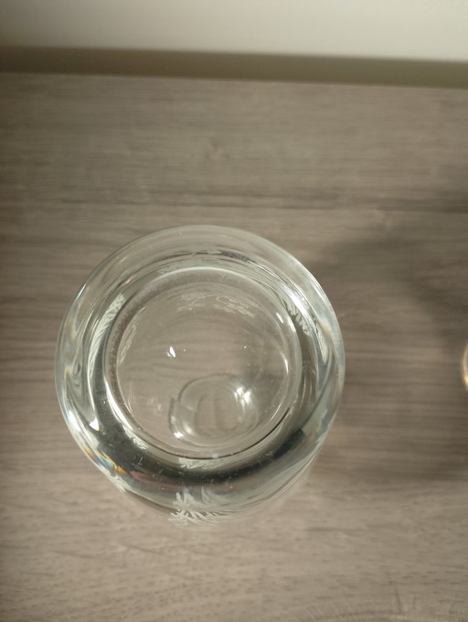 Kristallen karaf toegeschreven aan Baccarat Saint Louis, gegraveerd met het nummer 11.