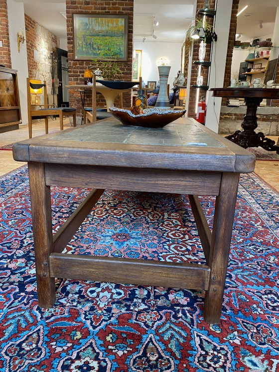 Salontafel in brutalistische stijl van eikenhout en leisteen met keramisch blad. – Stone, Wood (photo 7 of 8)