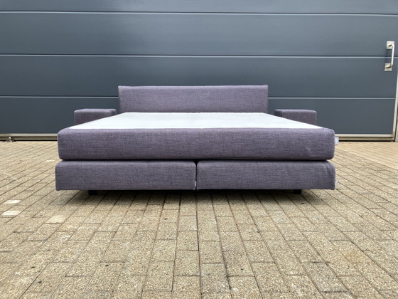 Image 1 of Auping Boxspring 180 x 200 in Topstaat! Incl Auping matras en Emma topper, alles zeer netjes. Incl 2 hockers (nachtkastjes)