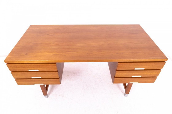 Image 1 of Teakhouten bureau, Eigil Petersens Mobelfabrik, Denemarken, jaren 1960.