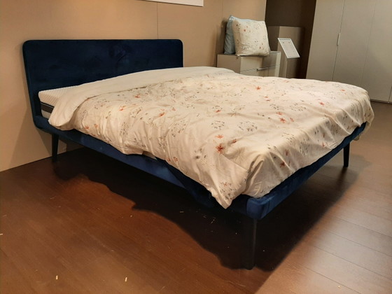 Stiel bed – Avek (photo 2 of 4)