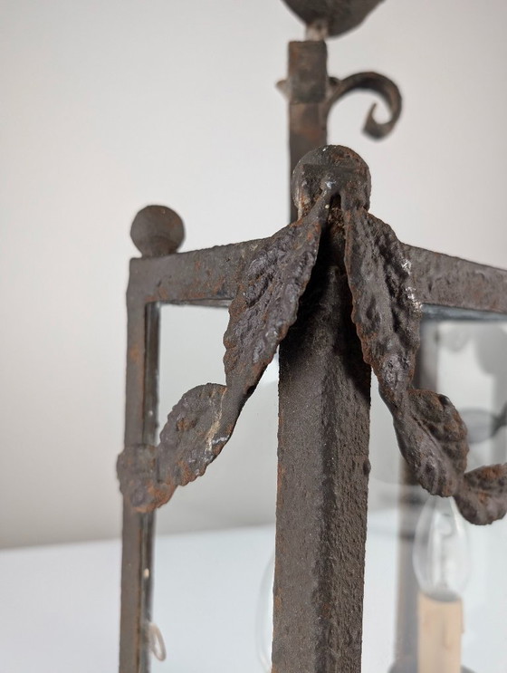 Image 1 of Lanterna in ferro battuto con pannelli in vetro, motivi fogliati