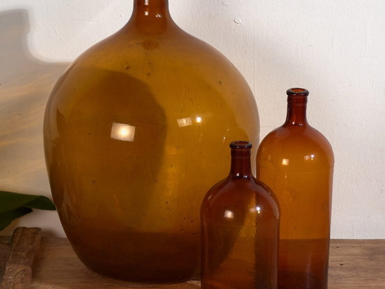 Antike bernsteinfarbene Flaschen (ca. 1920). 3er-Set #64 – Gläser & Karaffe, Glass (photo 2 of 10)