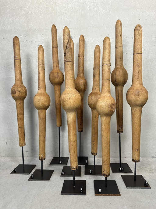 Cônes anciens en bois XL sur pied