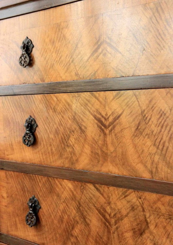 Antique Bedroom Chest of Drawers in Walnut (photo 2 of 5)