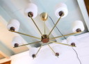 Lampadario scandinavo a otto luci, teak, ottone e opalino, metà secolo