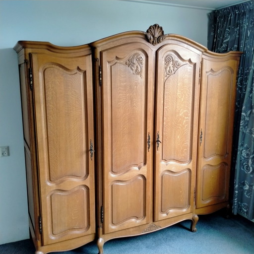 Armario de ropa Art Nouveau