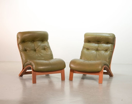 Supercomfy Set of 2 Rybo Rykken Capitonated Olivegreen Leather Ry-Wing Lounge Chairs by Elsa and Nordahl Solheim, 1960s. 