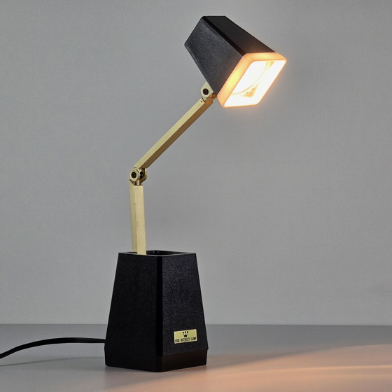 Image 1 of Vintage 1980S Windsor Hi/Lo Intensity Telescopic Adjustable Antenna Desk Lamp.