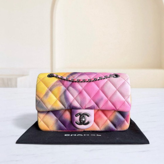 Image 1 of Borsa Chanel Classic Flap Small - Edizione limitata in pelle di agnello trapuntata Flower Power con finiture nere, serie 21