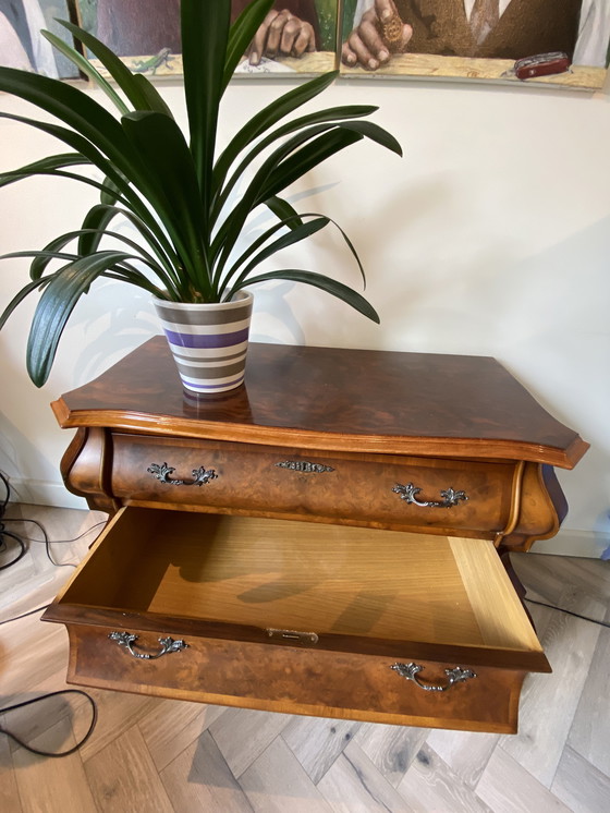 Image 1 of Antieke Notenhouten Buik Ladekast