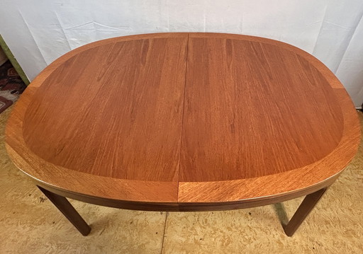 Mid Century Retro Vintage Teak Oval Ausziehbarer Esstisch von Nathan