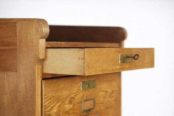 Image 1 of Mobiletto portadocumenti vintage industriale in rovere inglese con cassetti, anni '20