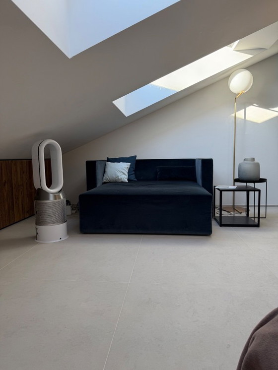 Image 1 of E15 Sofa KERMAN – Velvet, dark blue