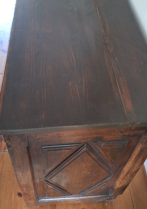 Armoire ancienne française 17ème siècle, style Louis 13