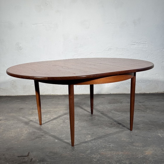 G-Plan Round Extendable Teak Dining Table, 1960s – Wood (photo 9 of 20)