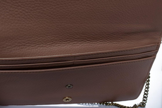 Image 1 of Borsa da sera Polina in pelle con bordo smerlato di See By Chloe.