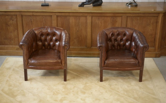 Image 1 of Een paar met leer beklede clubstoelen