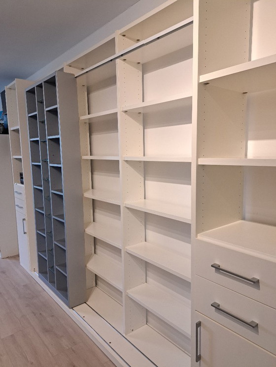 Image 1 of Libreria e credenza Paschen con pannello scorrevole