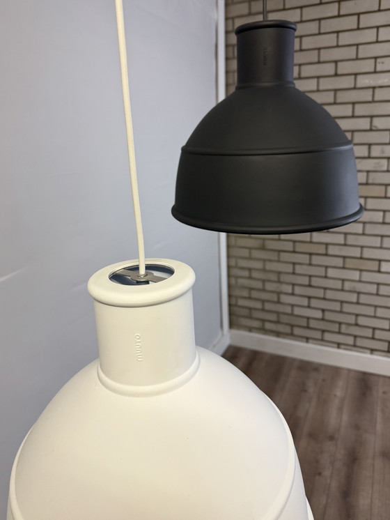 Image 1 of Lampade a sospensione Muuto (grigio scuro, grigio chiaro, bianco)