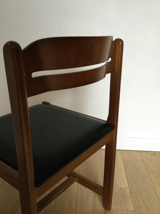 Houten stoel uit de jaren 50 – minimalistisch design