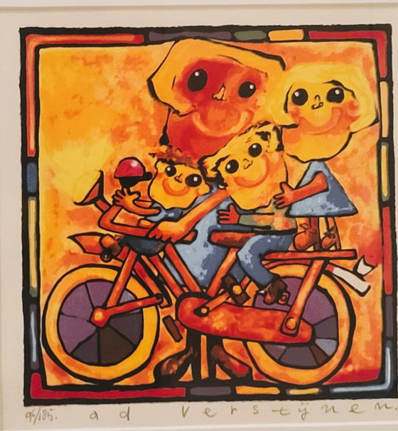 Ad Verstijnen - Vier Figuren auf einem Fahrrad sitzend, Lithographien & Drucke, Papier, Holz, Orange, Modern (Foto 2 von 5)