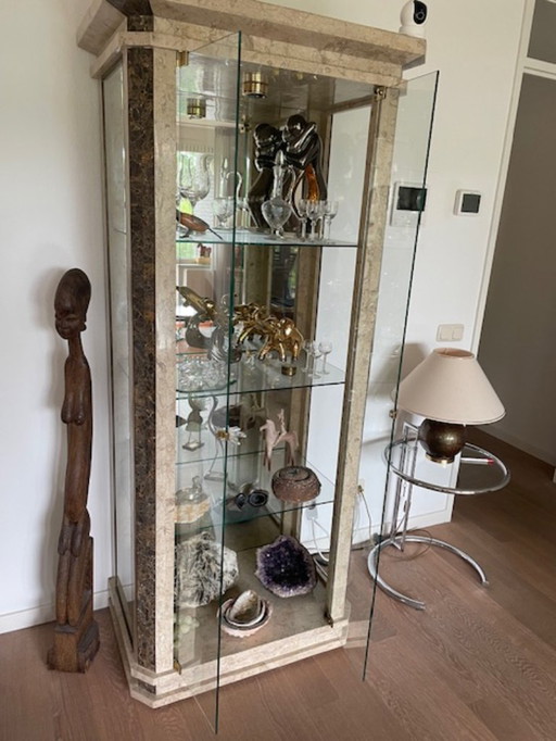 Vitrine en marbre avec éclairage