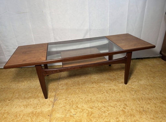 Image 1 of Retro vintage teakhouten salontafel uit het midden van de vorige eeuw van GPlan.

"Mad Man" 1960.