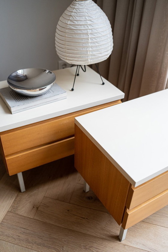 Image 1 of Set van 2 houten nachtkastjes