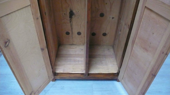 Image 1 of Antiker Spind Werkstattschrank Dielenschrank 2 Türen Naturholz + Shabby Bunt