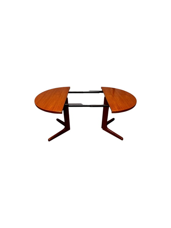 Image 1 of Extendable table