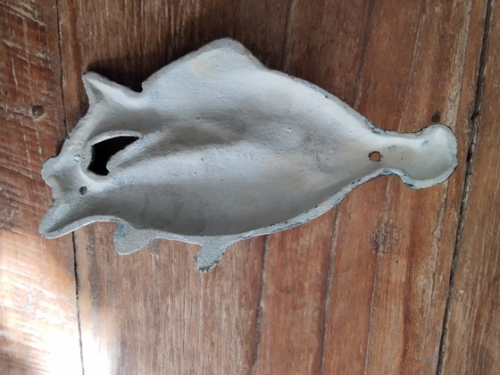 Image 1 of Gietijzeren deurklopper met drie vissen