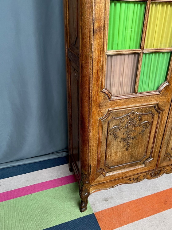Lütticher Bücherschrank aus geschnitzter Eiche im Regency-Stil – Bücherregale, Glass, Hollywood Regency (photo 4 of 7)