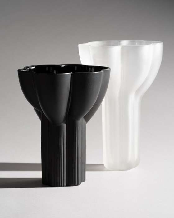 Image 1 of Vaso scultoreo Rosenthal Duo Tapio Wirkkala in vetro satinato e rara porcellana nera