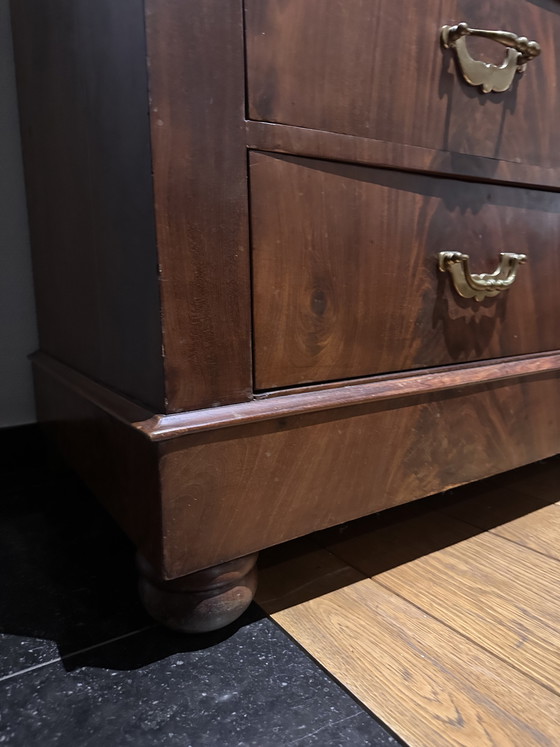 Image 1 of Tijdloze gerestaureerde commode with karakter