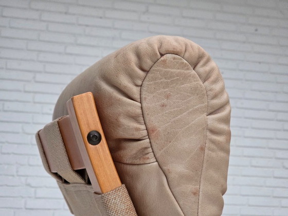 Image 1 of Noorse fauteuil uit de jaren 70, model "Kengu", beige meubelleer.