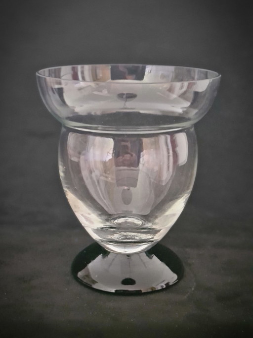 Vase on black base. Kristalunie Maastricht. Designer: W.J. Rozendaal