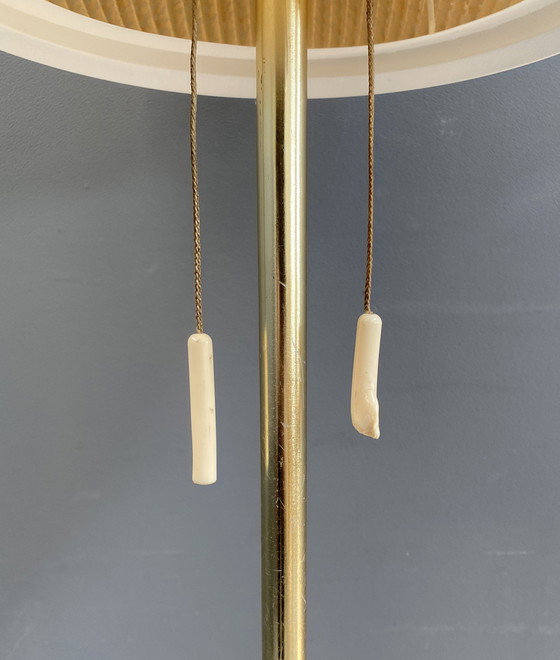 Image 1 of 1960er Stehlampe mit kugelförmigem Schirm
