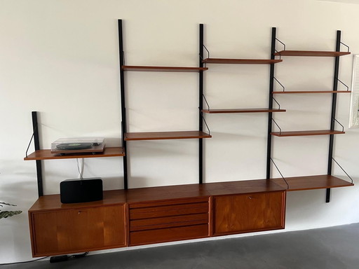 Unidad de pared del sistema real de Poul Cadovius