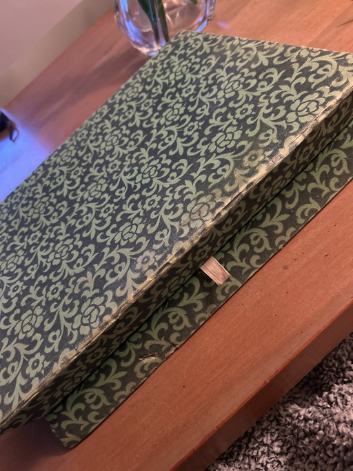 Stainless steel cutlery set with beautiful print