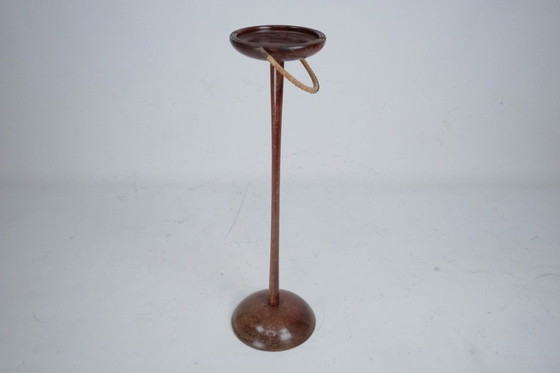 Image 1 of Posacenere vintage in legno con manico in pelle intrecciata. Italia anni '50
