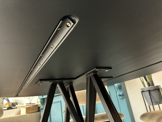 Studio Henk Quadpot Zwarte Ronde Tafel 140 Cm – Dining tables, Metal, Wood (photo 6 of 13)