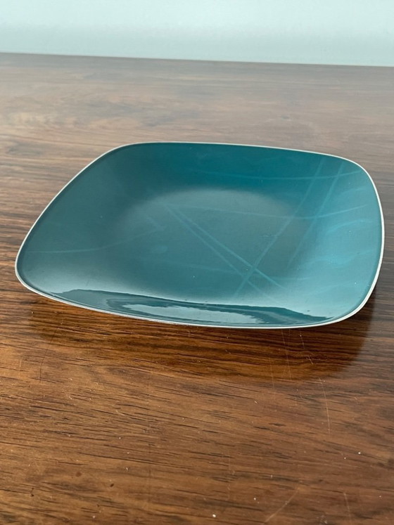 Image 1 of Plato pequeño esmaltado de época procedente de Cathrineholm, Noruega.