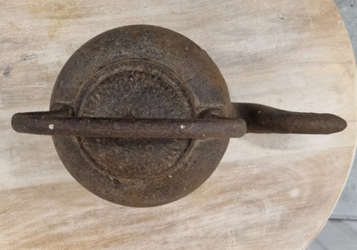 Antiker gusseiserner Teekessel mit originalem Deckel – Herd- und Ofenkessel, ca. 1880 – keukenaccessoires (photo 2 of 8)
