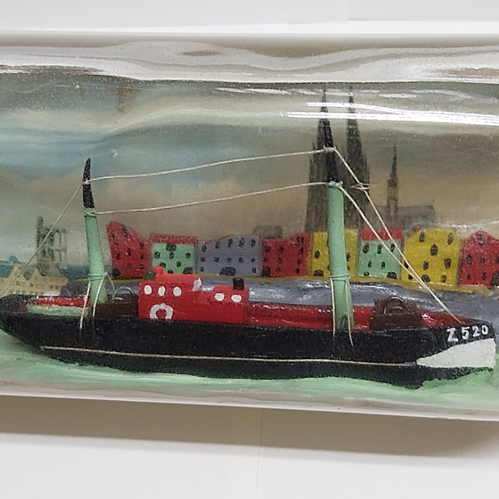 Image 1 of Un bateau dans une bouteille de Johnny Walker (art populaire)