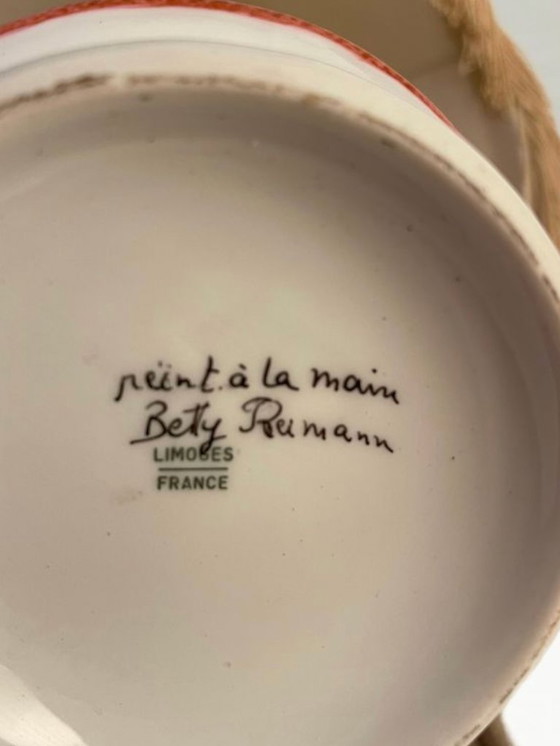 Image 1 of Lampe en porcelaine de Limoges peinte à la main – Décor automobile ancien – Abat-jour à franges